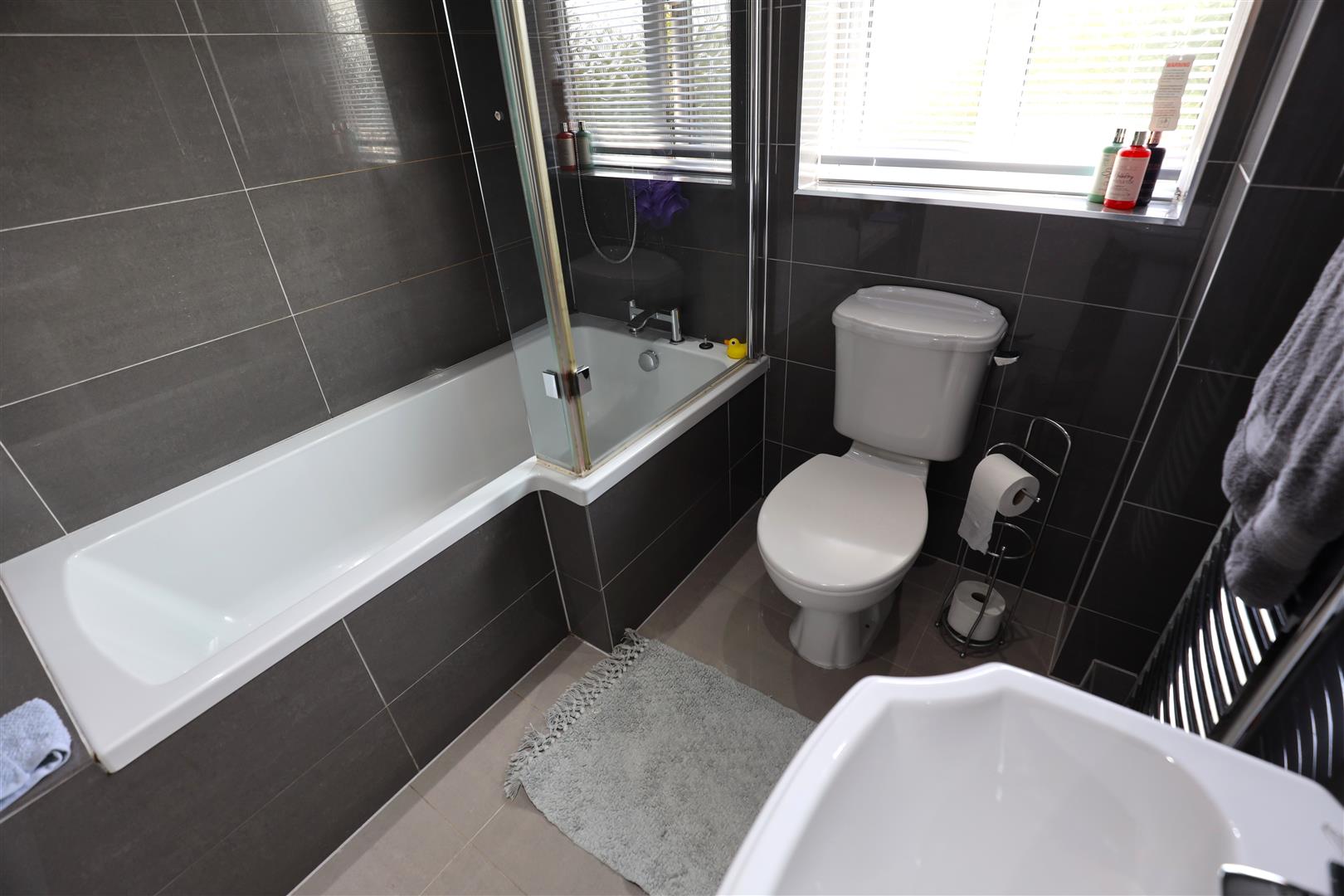 9 Clos Brenin, Brynsadler, CF72 9GA